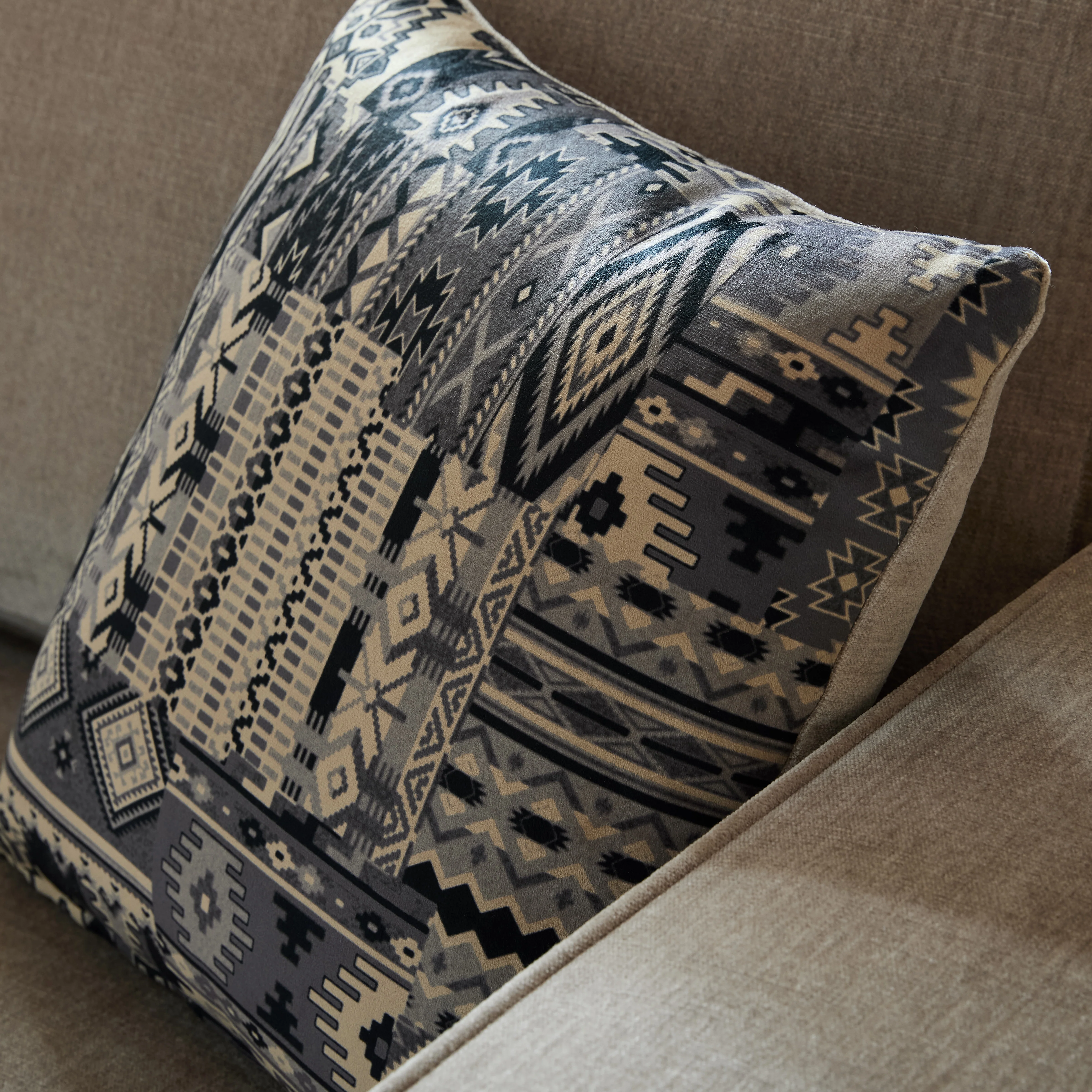 17x17 inch Scatter Cushion – Tailored to Your Style - Image 6