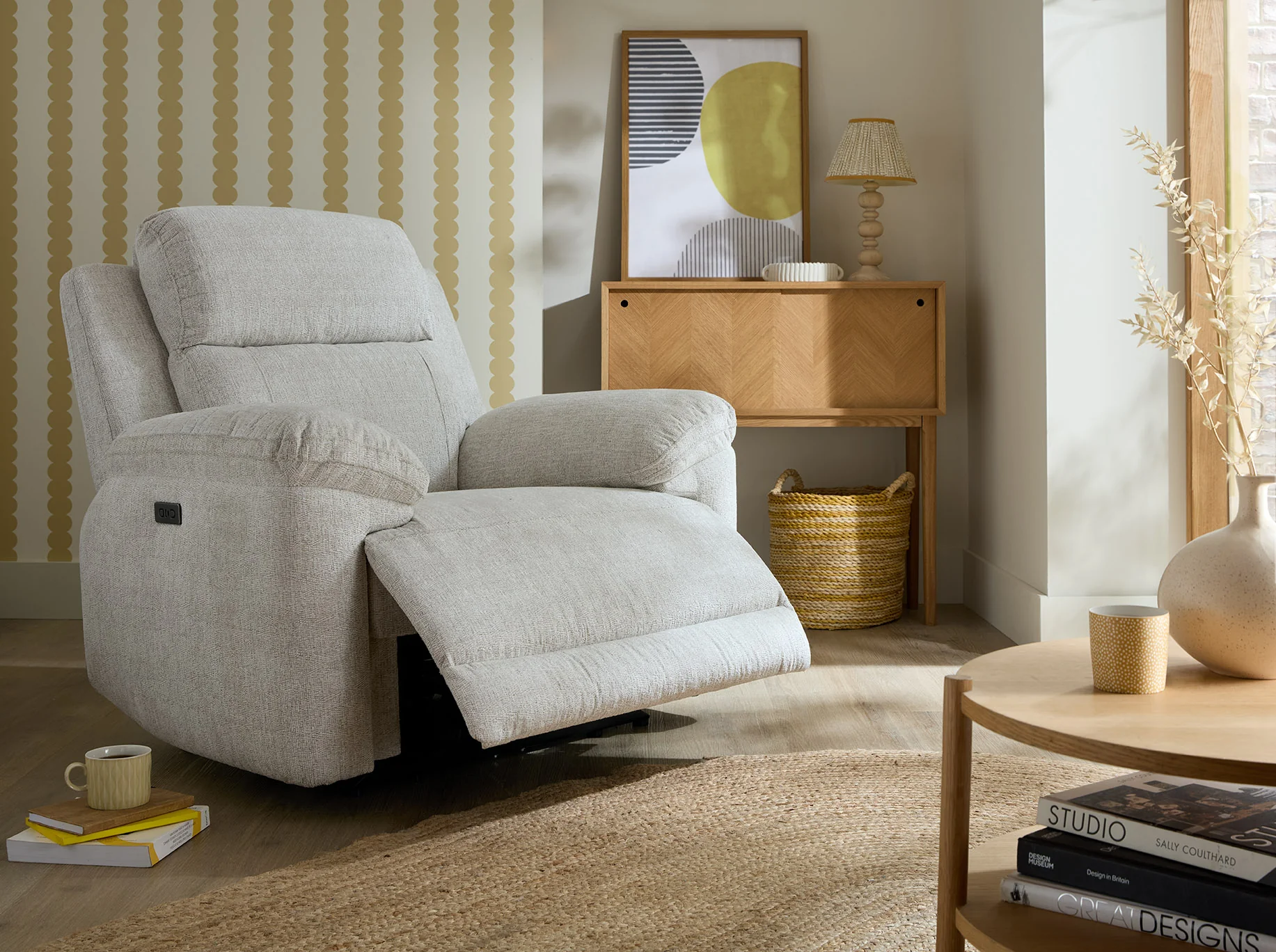 Roland Manual Recliner Sofa with Center Console & Cup Holder - Image 15